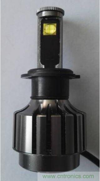 采用大功率陶瓷基LEDs 制造的汽車前大燈燈泡。