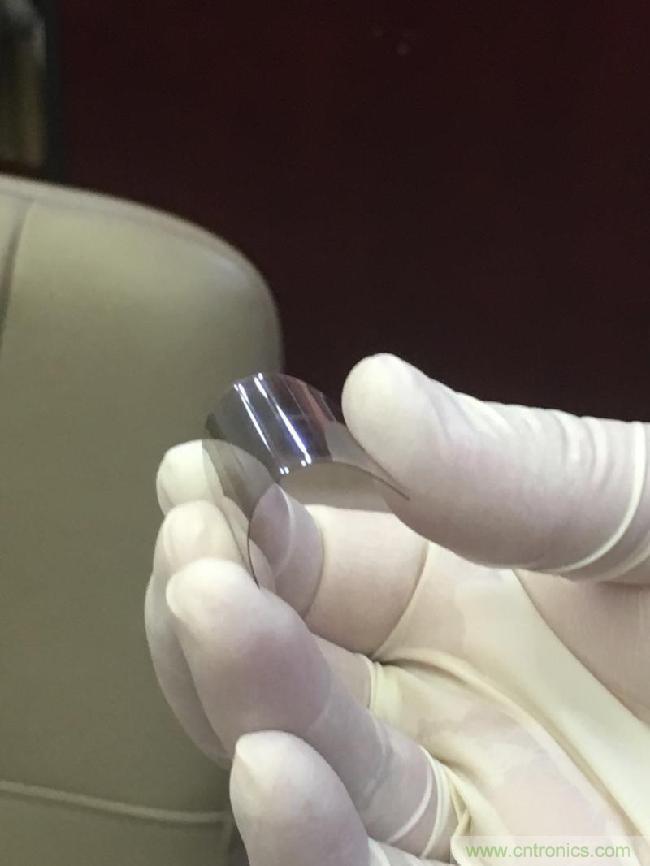 可彎曲摔不碎的半導體？顛覆你的認知