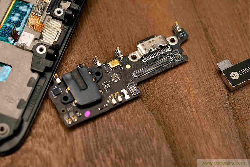 拆解魅族15 Plus：玩轉(zhuǎn)了新概念，但其工藝究竟如何？