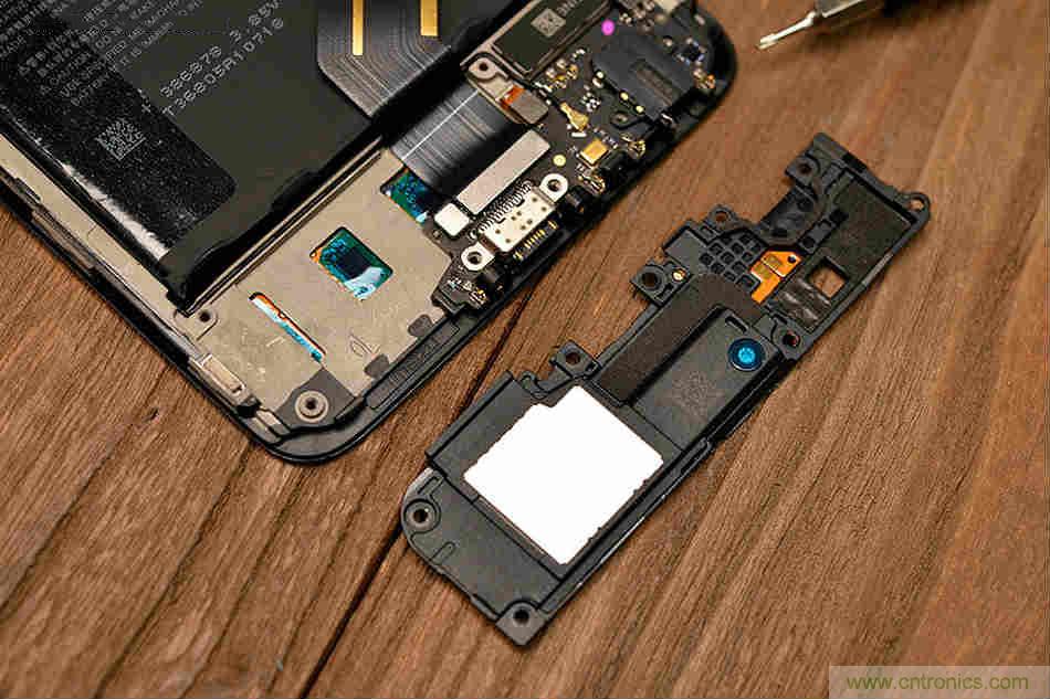 拆解魅族15 Plus：玩轉(zhuǎn)了新概念，但其工藝究竟如何？