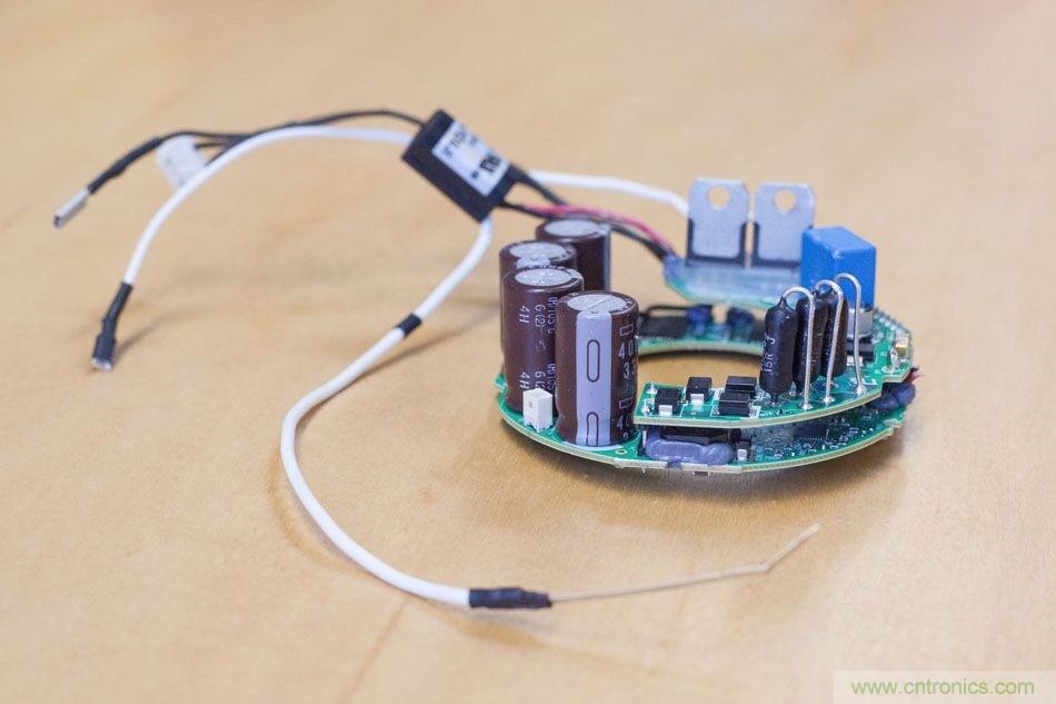 拆解戴森吹風(fēng)機(jī)：近三千元的價(jià)格貴在哪？