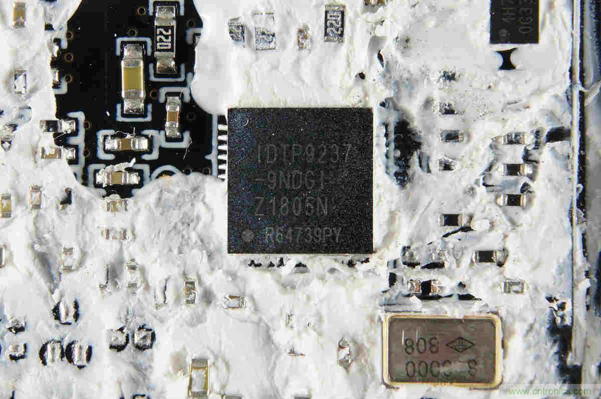 拆解對比：系出同門，小米、紫米無線充電器的差別有多大？