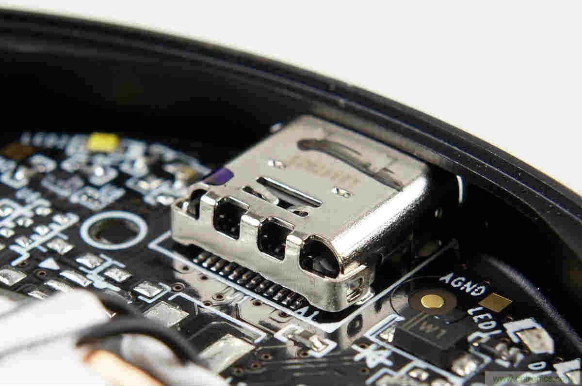 拆解對比：系出同門，小米、紫米無線充電器的差別有多大？