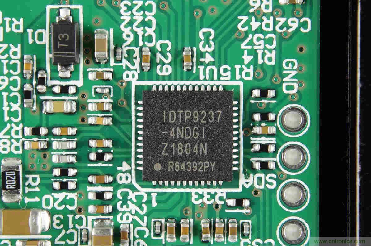 拆解對比：系出同門，小米、紫米無線充電器的差別有多大？