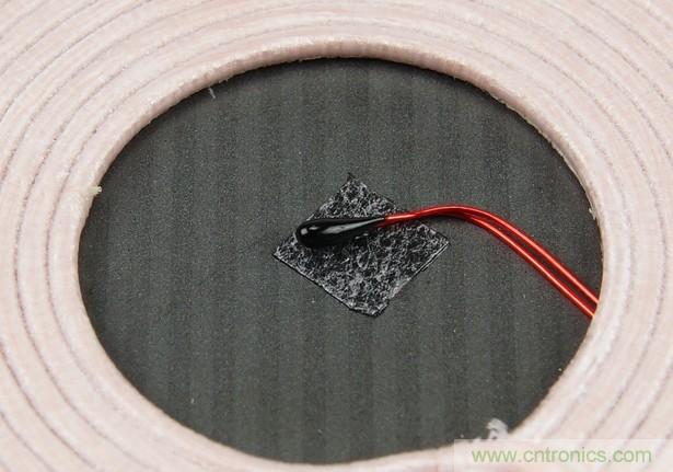 拆解對比：系出同門，小米、紫米無線充電器的差別有多大？