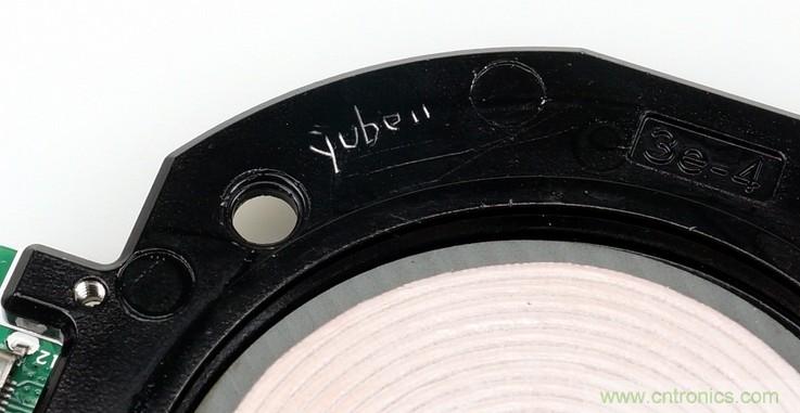 拆解對比：系出同門，小米、紫米無線充電器的差別有多大？