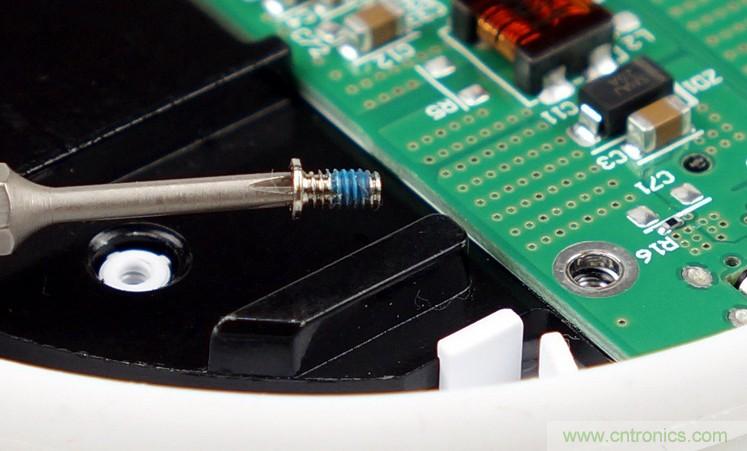 拆解對比：系出同門，小米、紫米無線充電器的差別有多大？