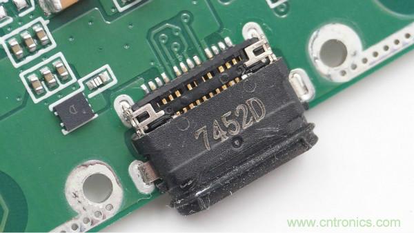 拆解華為保時(shí)捷設(shè)計(jì)快充無(wú)線充電器：憑啥能賣699？