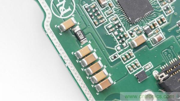 拆解華為保時(shí)捷設(shè)計(jì)快充無(wú)線充電器：憑啥能賣699？