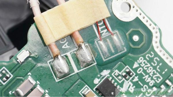 拆解華為保時(shí)捷設(shè)計(jì)快充無(wú)線充電器：憑啥能賣699？