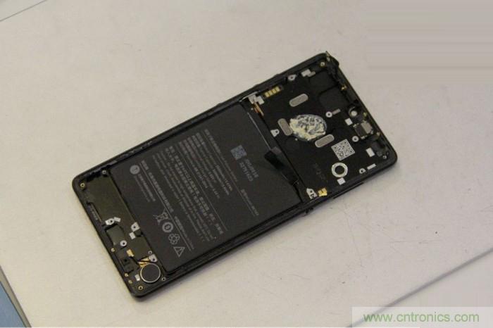 堅(jiān)果R1拆解：內(nèi)部設(shè)計(jì)究竟如何？