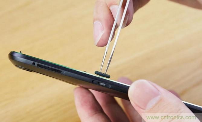 拆解黑鯊手機(jī)：多級(jí)直觸一體式液冷系統(tǒng)有什么門道？