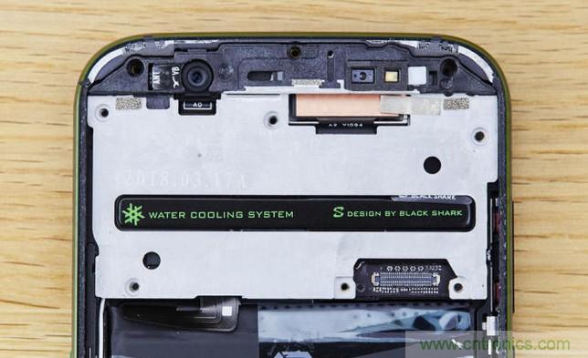 拆解黑鯊手機(jī)：多級(jí)直觸一體式液冷系統(tǒng)有什么門道？