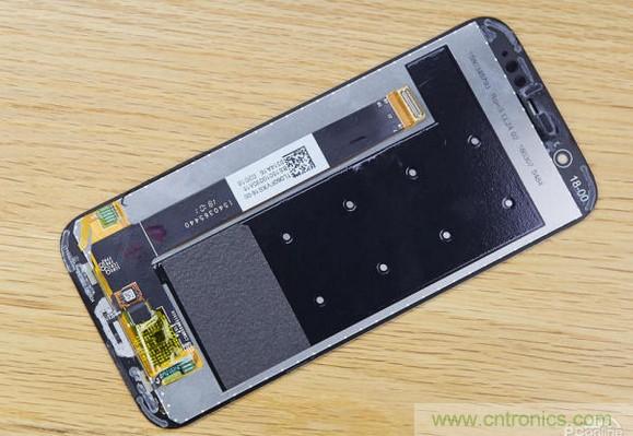 拆解黑鯊手機(jī)：多級(jí)直觸一體式液冷系統(tǒng)有什么門道？