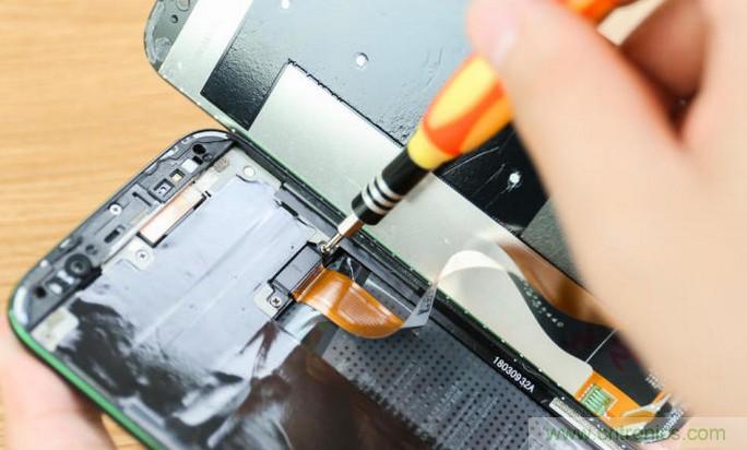 拆解黑鯊手機(jī)：多級(jí)直觸一體式液冷系統(tǒng)有什么門道？