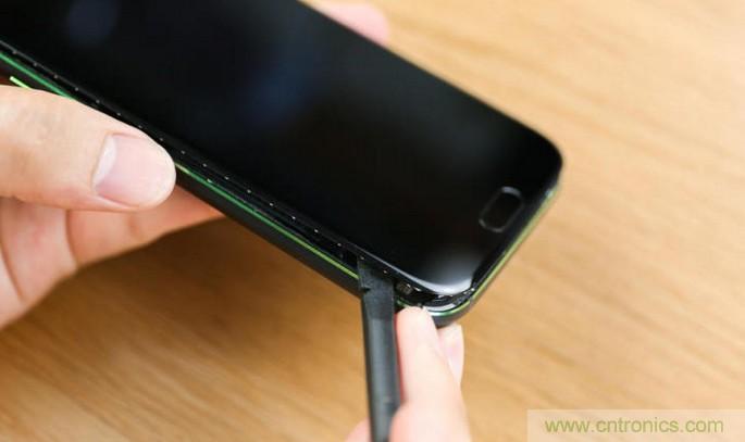 拆解黑鯊手機(jī)：多級(jí)直觸一體式液冷系統(tǒng)有什么門道？