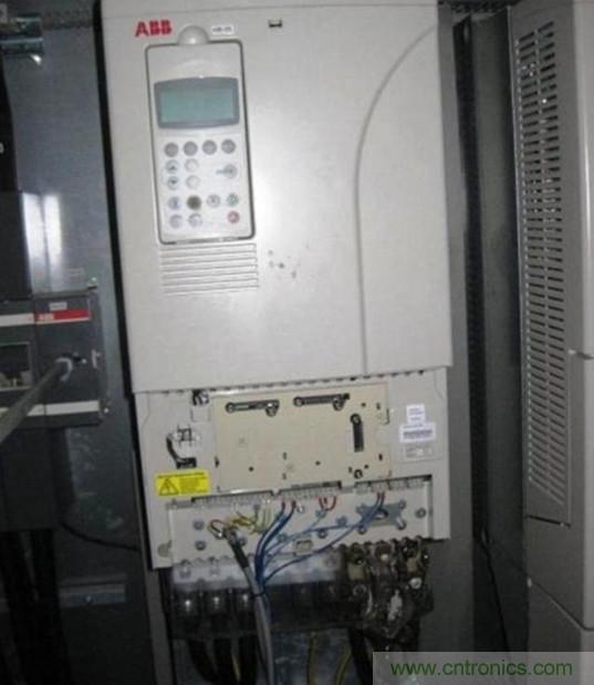 變頻器的輸出頻率調(diào)高，那么輸出電壓將如何提高？