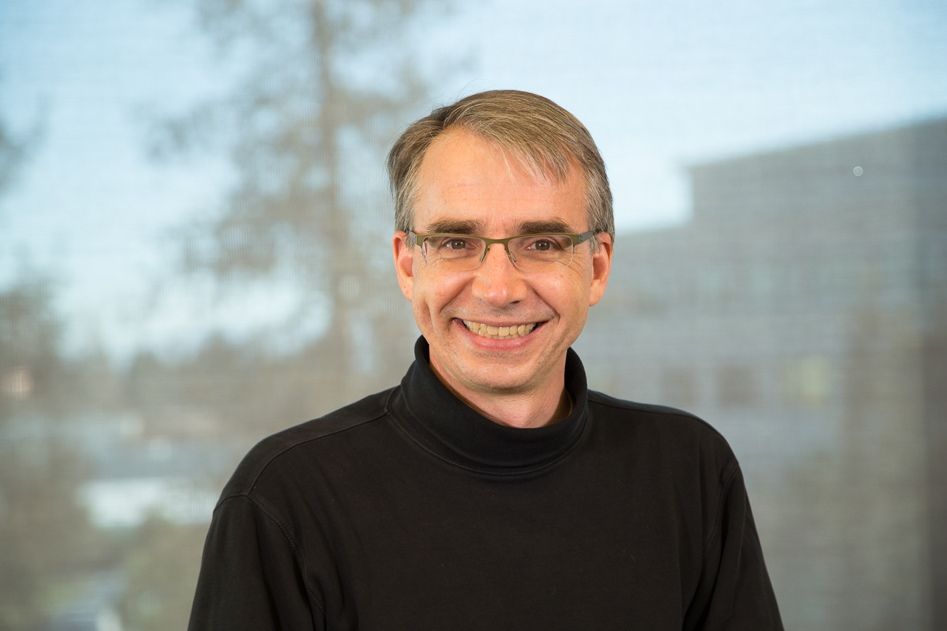 瞄準(zhǔn)五大方向持續(xù)攻關(guān)，構(gòu)建AI網(wǎng)絡(luò)底座