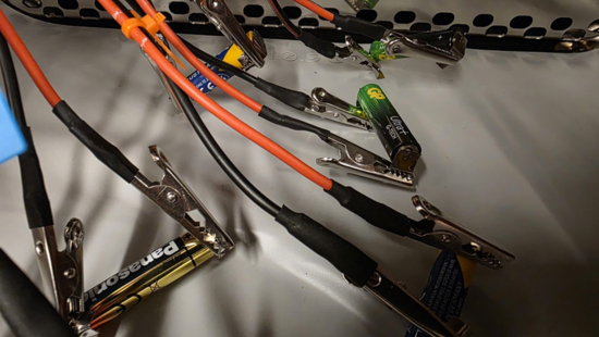 AAA電池怎么選？5款A(yù)AA堿性電池實(shí)測(cè)，結(jié)果可能出乎意料