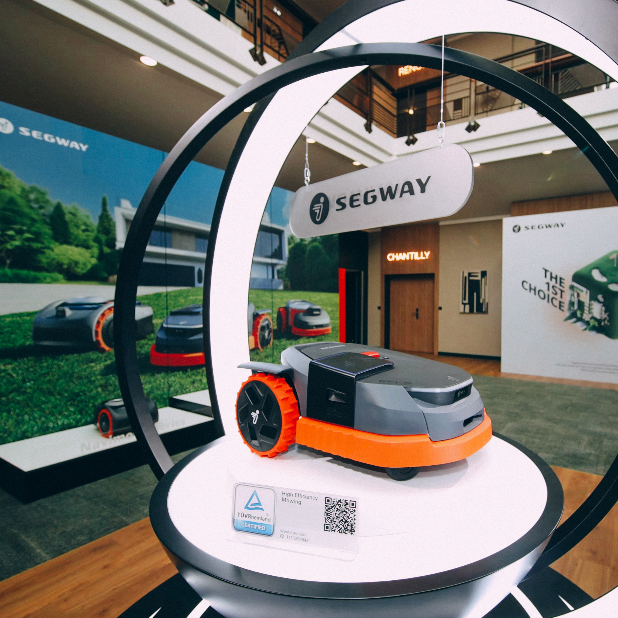 意法半導(dǎo)體推出車規(guī)衛(wèi)星導(dǎo)航芯片跨界賦能賽格威智能割草機