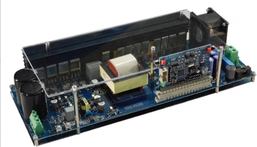 1600W雙路交錯新紀(jì)元：無橋圖騰柱TCM_PFC數(shù)字電源方案解析